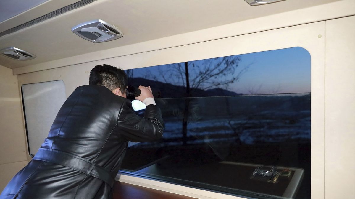 Severní Korea ukazuje svaly. Kim osobně dohlížel na test hypersonické střely